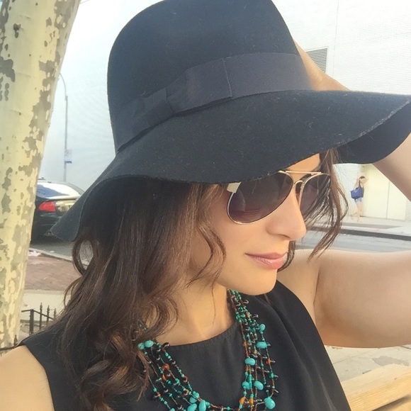 Meet your new Posher, Rachelle - Picture 3 of 3